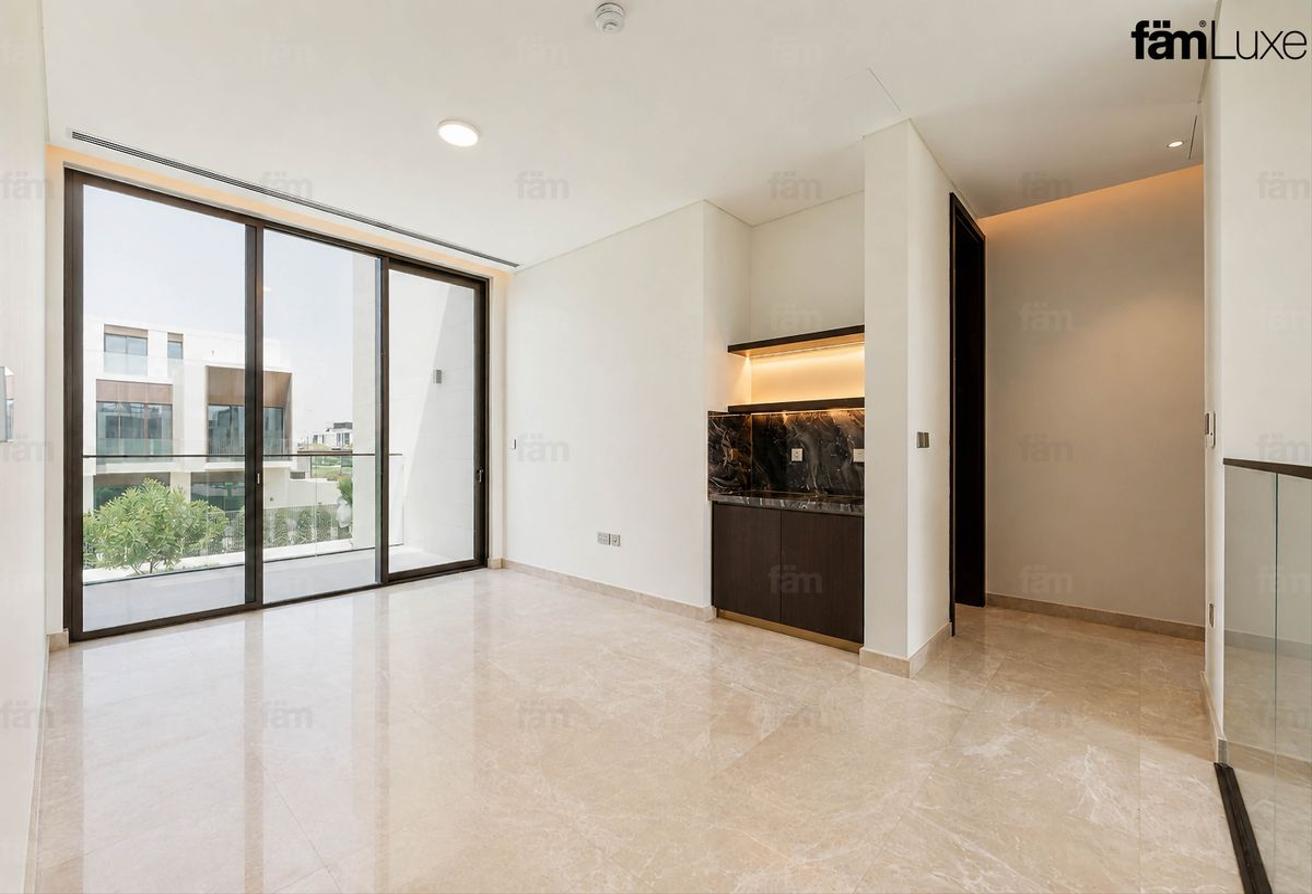 Brand New | Vacant | View Today | With Elevator photo 26