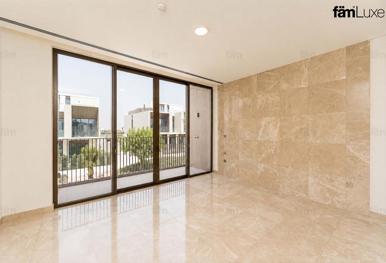 Brand New | Vacant | View Today | With Elevator photo 16