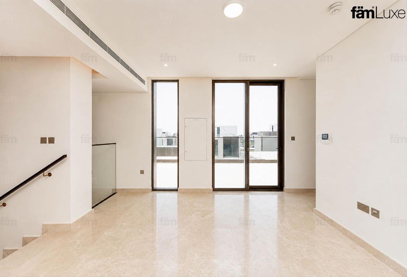 Brand New | Vacant | View Today | With Elevator photo 28