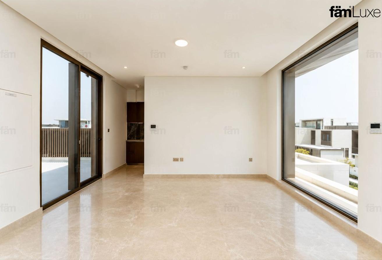Brand New | Vacant | View Today | With Elevator photo 27