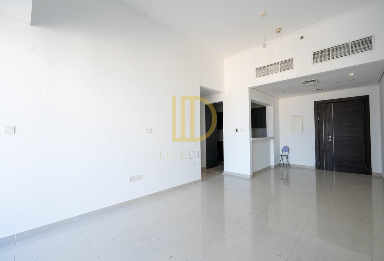 Kitchen Equipped| Near Dubai Marina Mall | Vacant photo 3