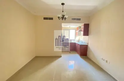 شقة - 1 حمام للايجار في طريق فاير ستاشن - مويلح - الشارقة شقة - 1 حمام للايجار في طريق فاير ستاشن - مويلح - الشارقة