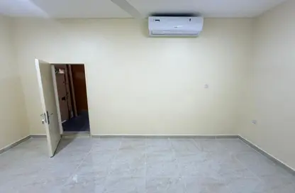 Villa - 2 Bedrooms - 1 Bathroom for rent in Al Sabkha - Al Riqqa - Sharjah