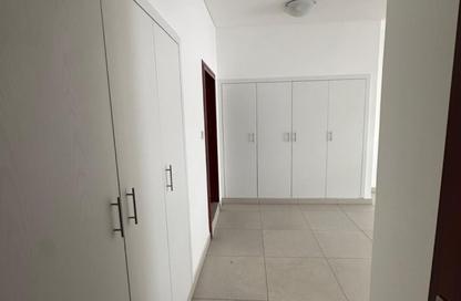 Apartment - 4 Bedrooms - 3 Bathrooms for rent in Al Karama Sqaure - Al Karama - Dubai Apartment - 4 Bedrooms - 3 Bathrooms for rent in Al Karama Sqaure - Al Karama - Dubai