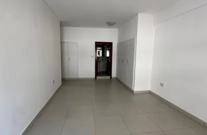 Apartment - 4 Bedrooms - 3 Bathrooms for rent in Al Karama Sqaure - Al Karama - Dubai