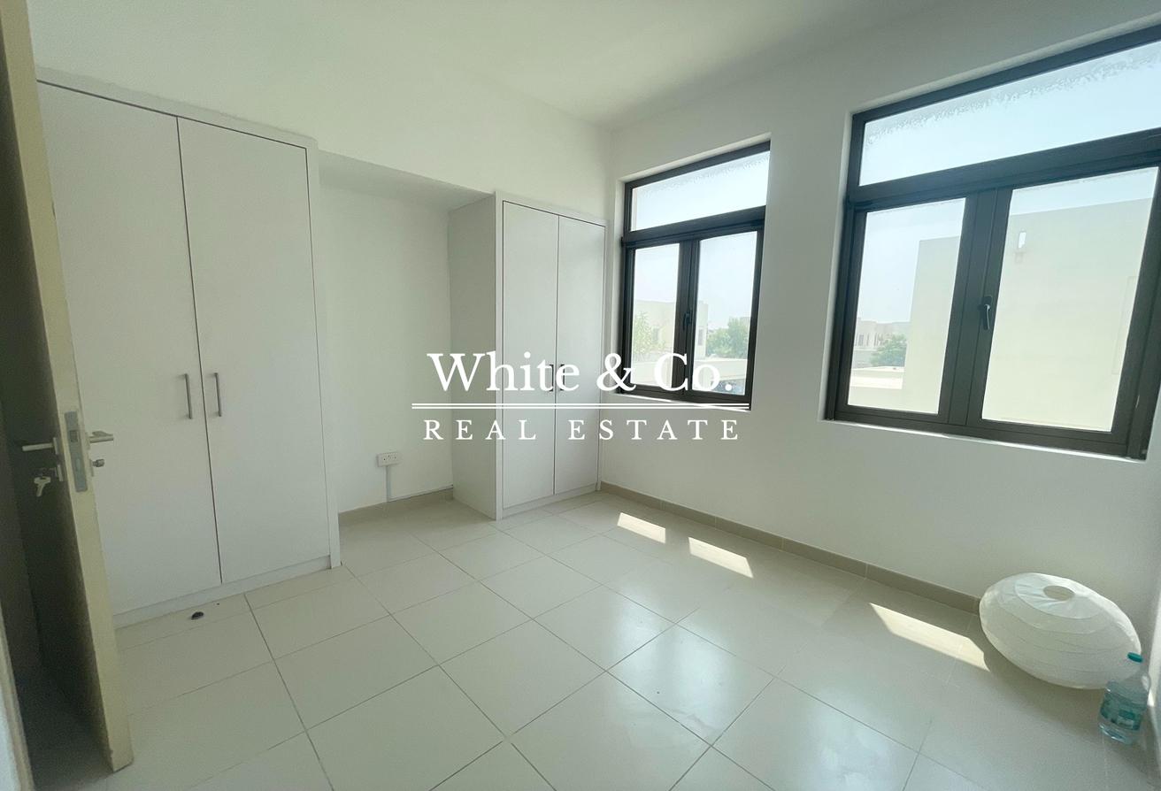 Spacious Type G | Single Row | Landscaped photo 3