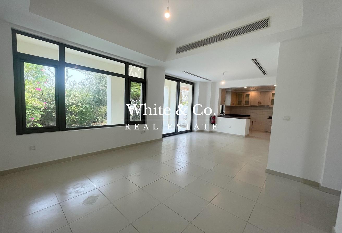 Spacious Type G | Single Row | Landscaped photo 2