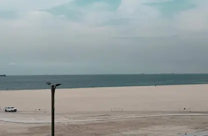 شقة - غرفة نوم - 2 حمامات للايجار في طريق كورنيش عجمان - عجمان