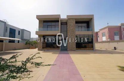 Villa - 6 Bedrooms - 7 Bathrooms for rent in Umm Al Sheif - Dubai