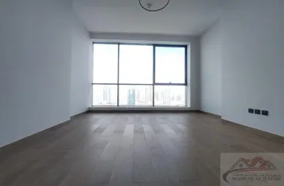 شقة - غرفة نوم - 2 حمامات للبيع في برج لا بلاج - الممزر - الشارقة - الشارقة