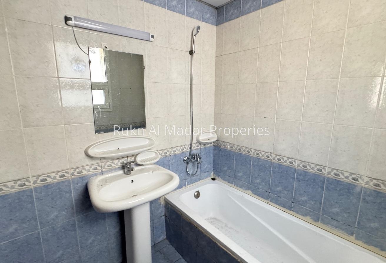 Spacious 1bhk 2 Balcony 45K Free Covered Parking photo 8