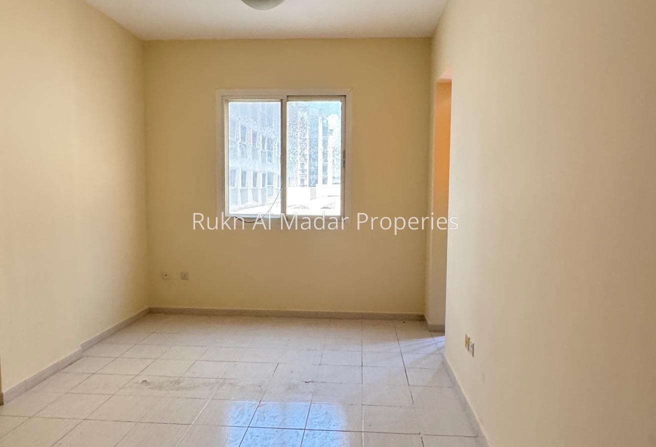 Spacious 1bhk 2 Balcony 45K Free Covered Parking photo 6