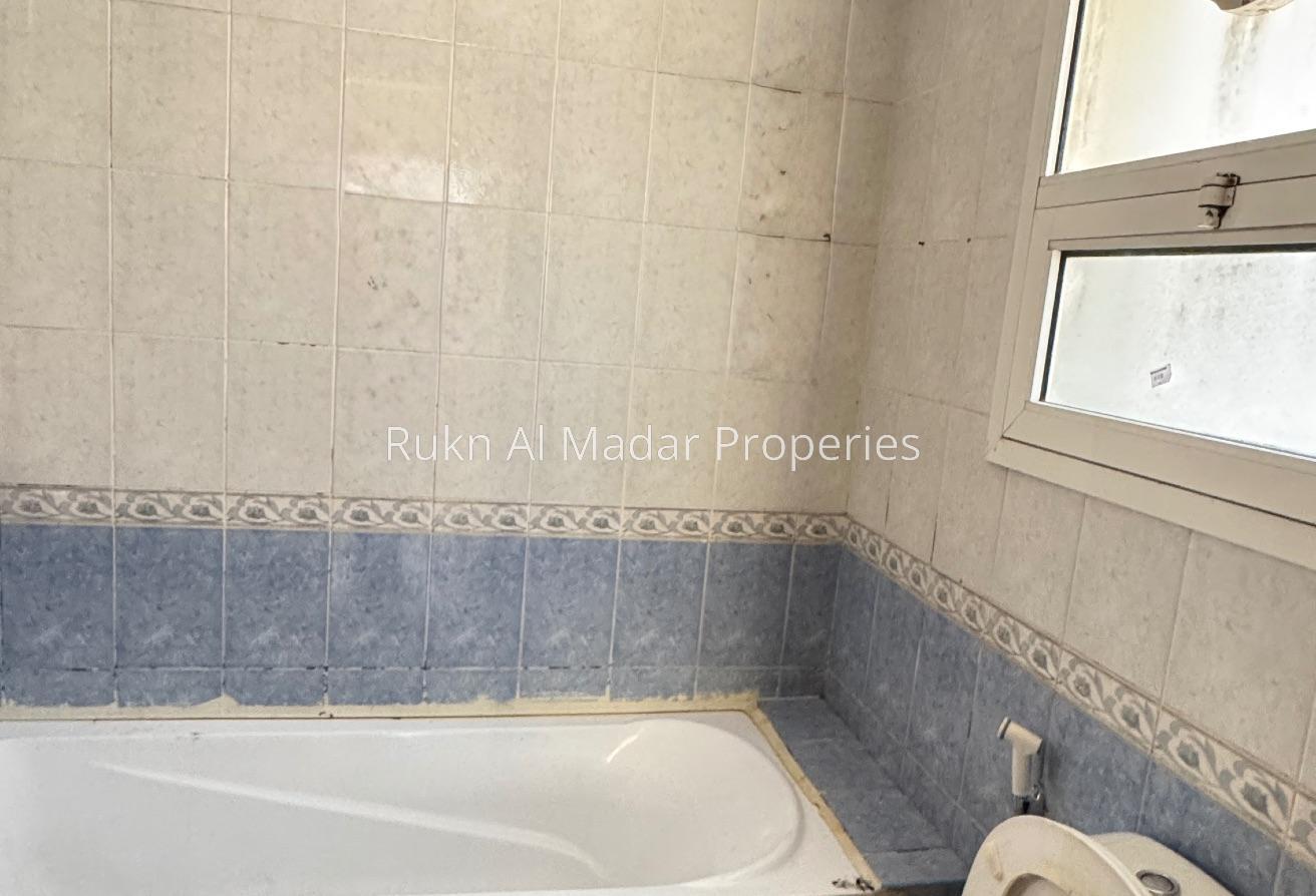 Spacious 1bhk 2 Balcony 45K Free Covered Parking photo 10