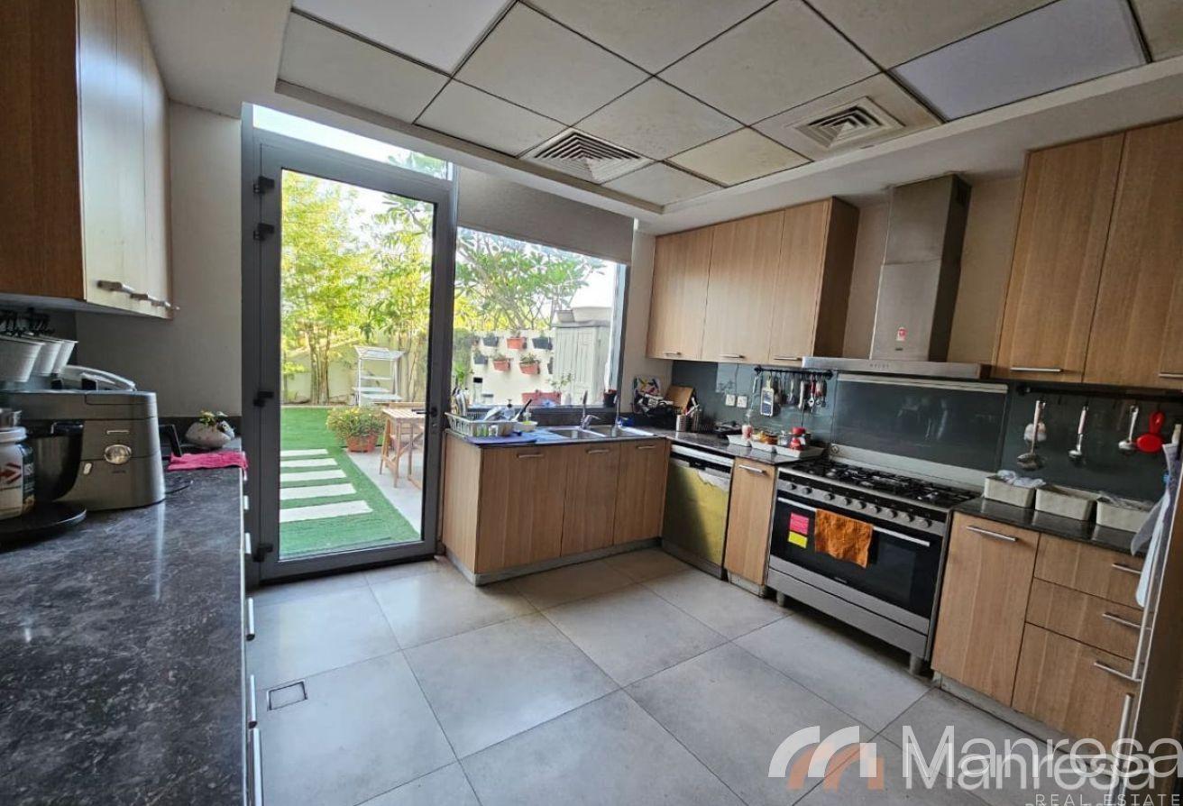3 Bed room | Prime Location | Spacious photo 12
