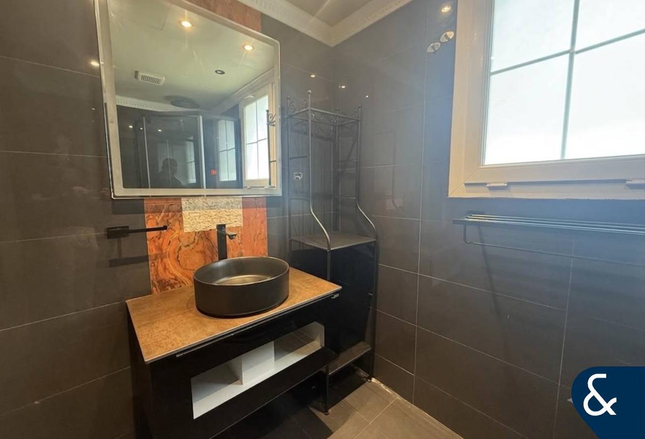 Vacant Now | Single Row | Type 4E | Villa photo 12