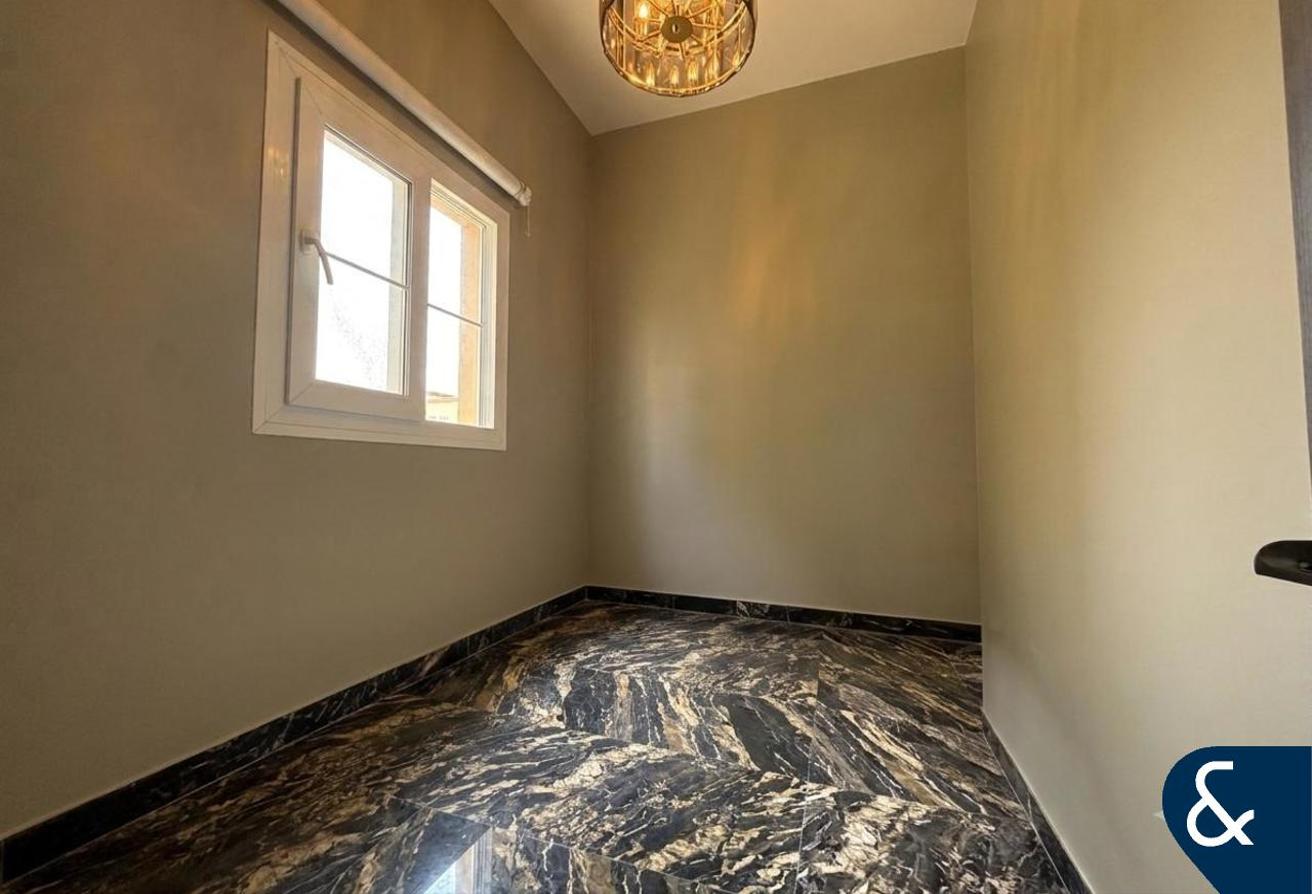 Vacant Now | Single Row | Type 4E | Villa photo 8