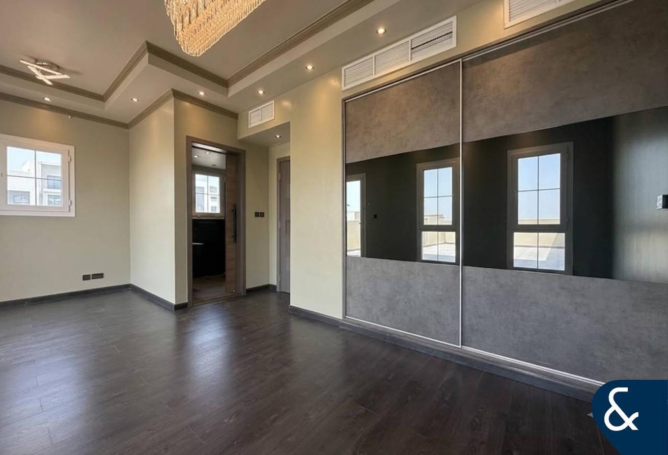 Vacant Now | Single Row | Type 4E | Villa photo 11