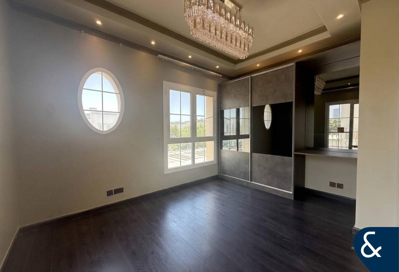 Vacant Now | Single Row | Type 4E | Villa photo 9