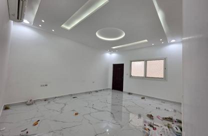 شقة - 2 غرف نوم - 3 حمامات للايجار في مدينة الرياض - أبوظبي