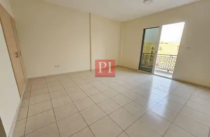 شقة - 1 حمام للايجار في IC1-EMR-08 - طراز إماراتي - المدينة العالمية - دبي