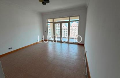 Apartment - 2 Bedrooms - 2 Bathrooms for sale in Al Hamri - Shoreline Apartments - Palm Jumeirah - Dubai