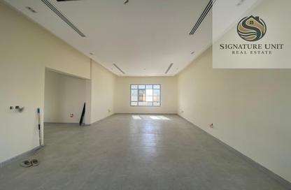 Villa - 4 Bedrooms - 6 Bathrooms for rent in Al Aweer 1 - Al Aweer - Dubai