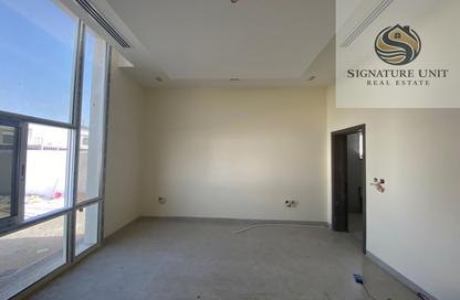 Villa - 4 Bedrooms - 6 Bathrooms for rent in Al Aweer 1 - Al Aweer - Dubai