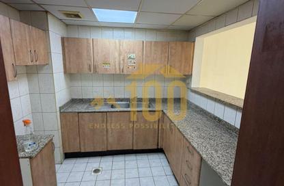 شقة - غرفة نوم - 2 حمامات للايجار في I10 - طراز مغربي - المدينة العالمية - دبي