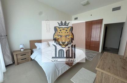 شقة - 1 - 2 للايجار في برج الكورنيش - طريق كورنيش عجمان - عجمان