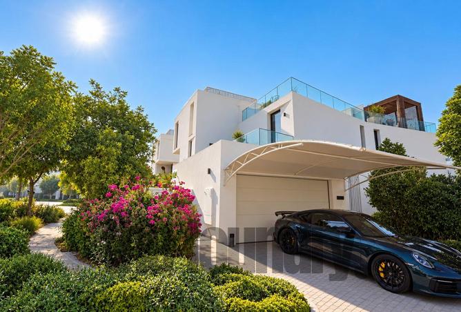 5-bed villa · Vacant on transfer · Private pool