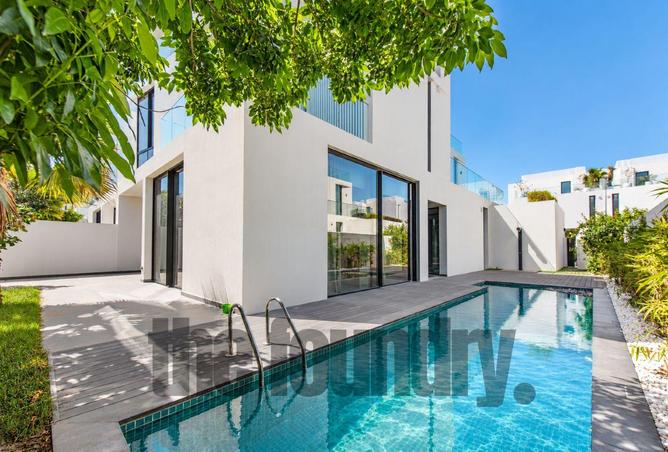 Exquisite 5-Bed Corner Villa | VOT | Private Pool