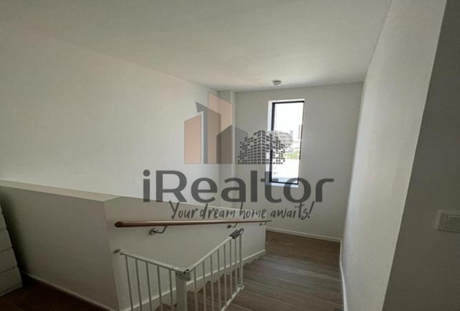 Spacious 2+1 TH | Vacant Ready to Move — photo 3