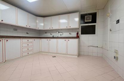 Apartment - 3 Bedrooms - 3 Bathrooms for rent in Hamdan Street - Abu Dhabi Apartment - 3 Bedrooms - 3 Bathrooms for rent in Hamdan Street - Abu Dhabi