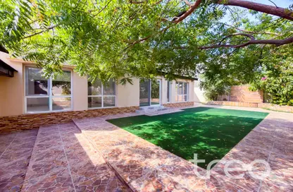 Villa - 6 Bedrooms - 5 Bathrooms for rent in Meadows 8 - Meadows - Dubai