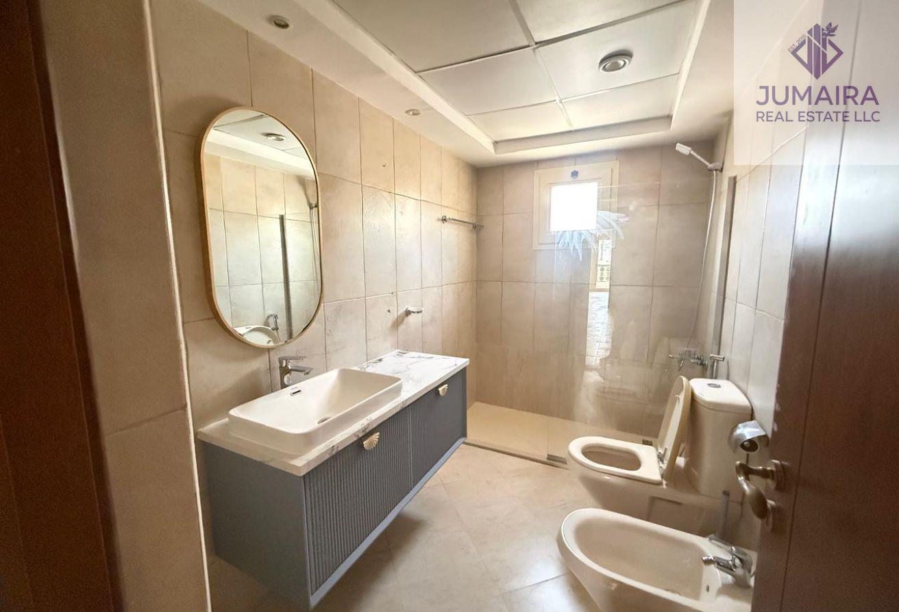 Spacious Duplex I Bright I Stunning Golf View .