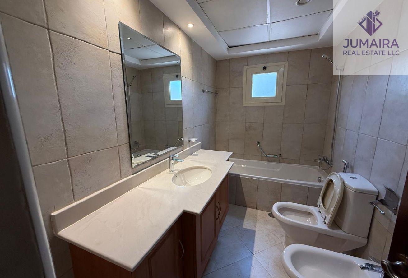 Spacious Duplex I Bright I Stunning Golf View .