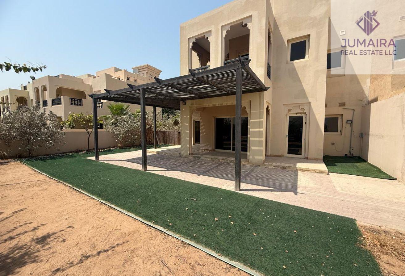 Spacious Duplex I Bright I Stunning Golf View .