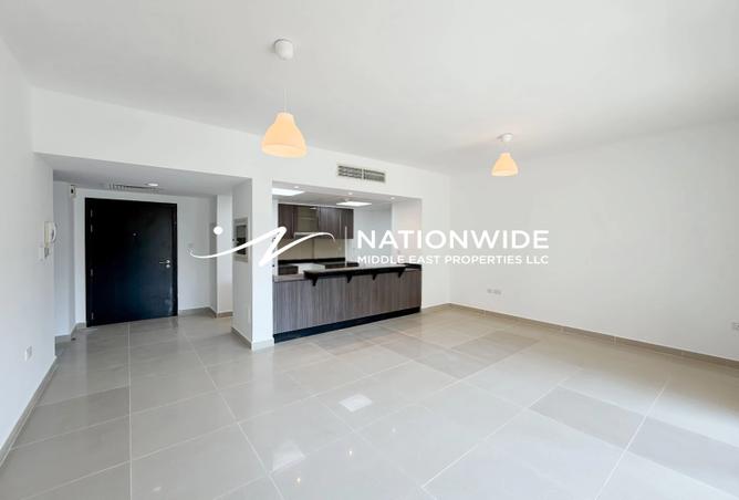 1-bed apartment in Tower 8 · Vacant — photo 2
