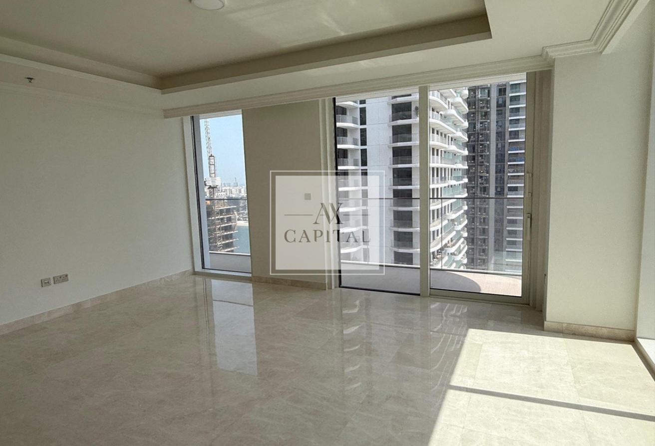 Modern 2BR | Private Balcony | Prime Location photo 11