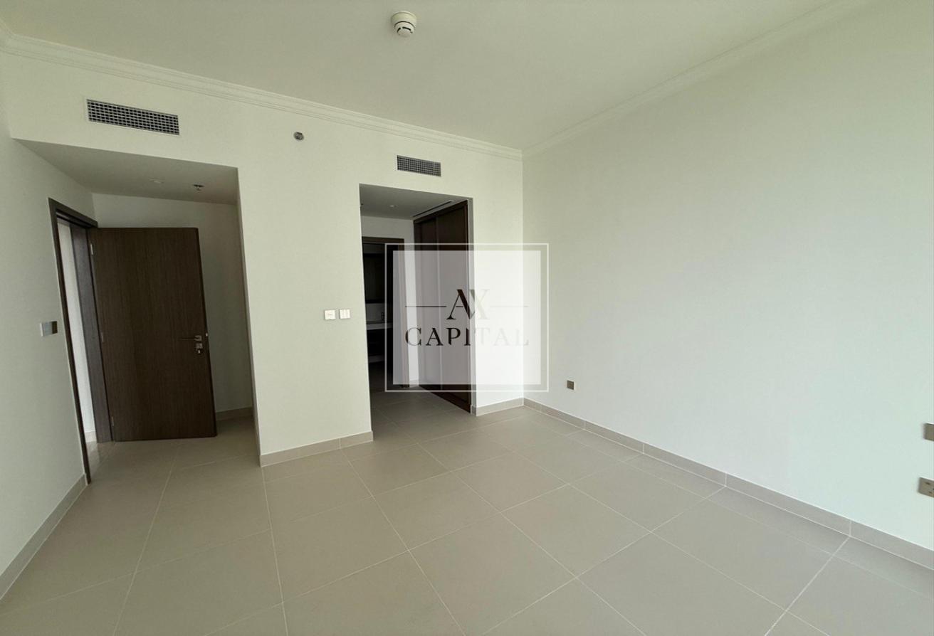 Modern 2BR | Private Balcony | Prime Location photo 14