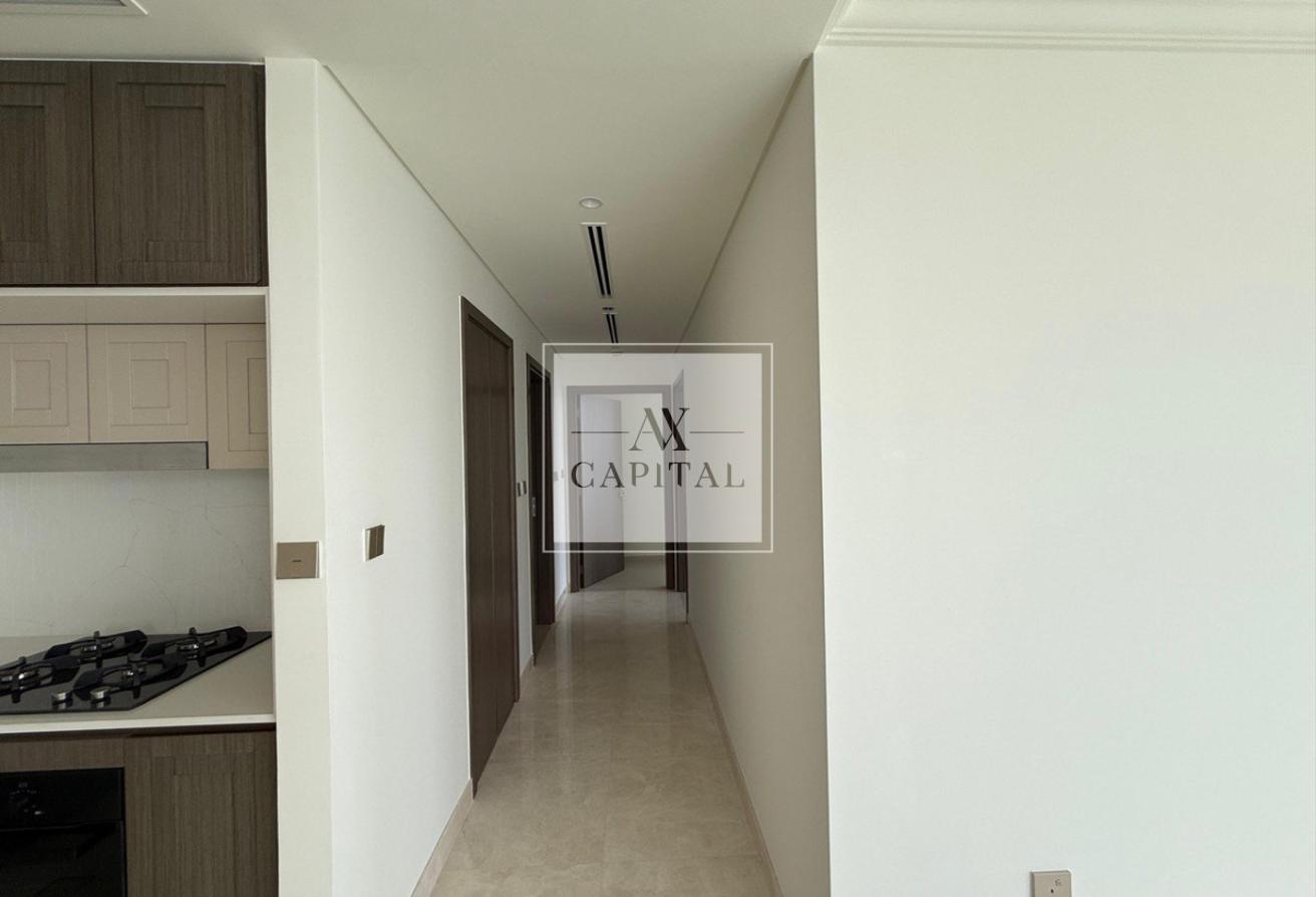 Modern 2BR | Private Balcony | Prime Location photo 7