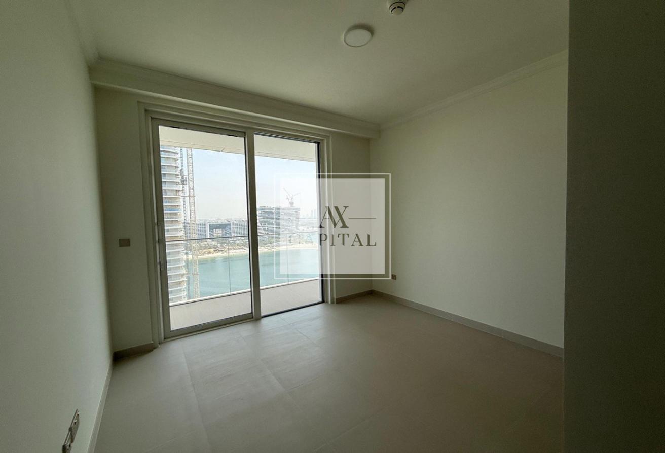 Modern 2BR | Private Balcony | Prime Location photo 12