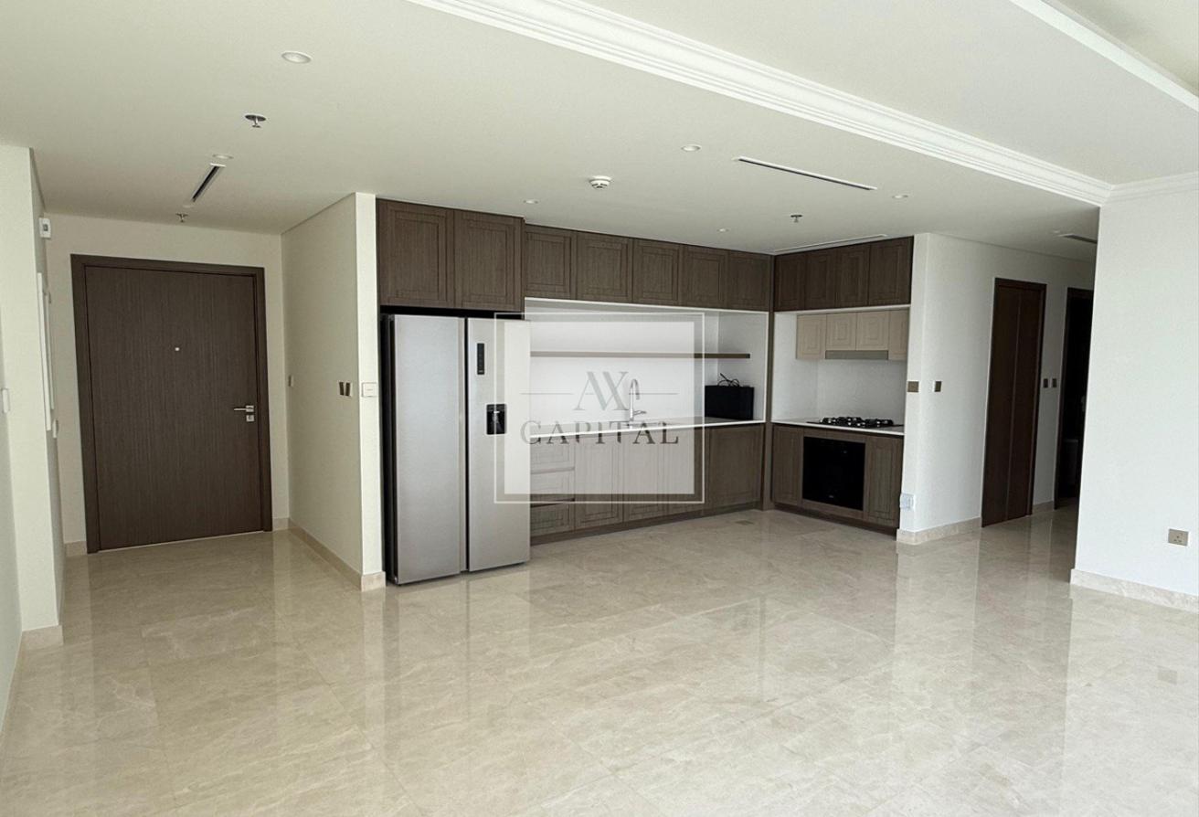 Modern 2BR | Private Balcony | Prime Location photo 5