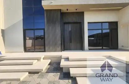 Villa - 5 Bedrooms - 6 Bathrooms for rent in Al Aweer 1 - Al Aweer - Dubai