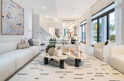 Villa - 5 Bedrooms - 6 Bathrooms for rent in Palma Residences - Palm Jumeirah - Dubai