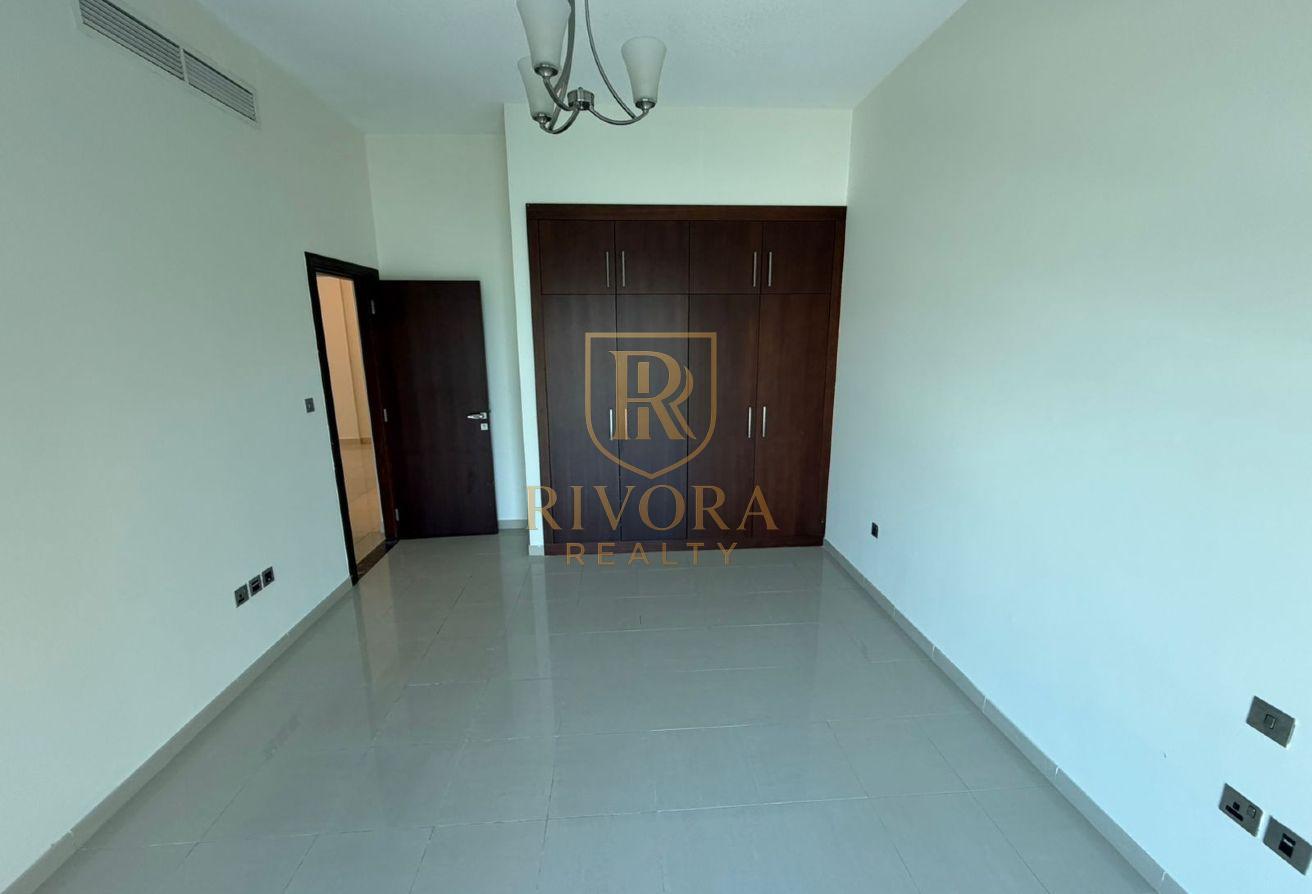 2BHK | SPACIOUS | HUGE BALCONY photo 4