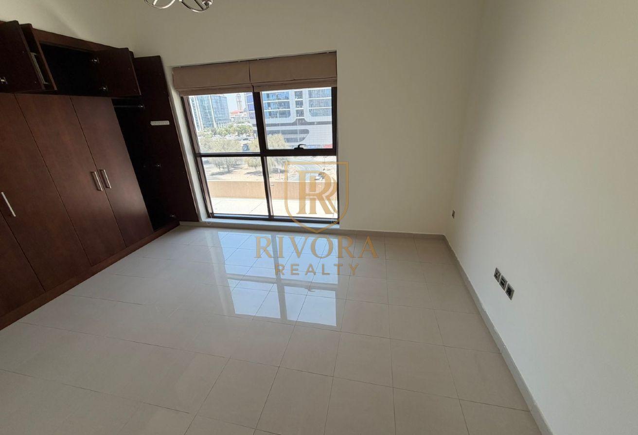 2BHK | SPACIOUS | HUGE BALCONY photo 6