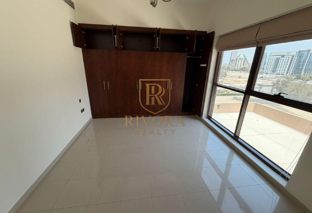 2BHK | SPACIOUS | HUGE BALCONY photo 7