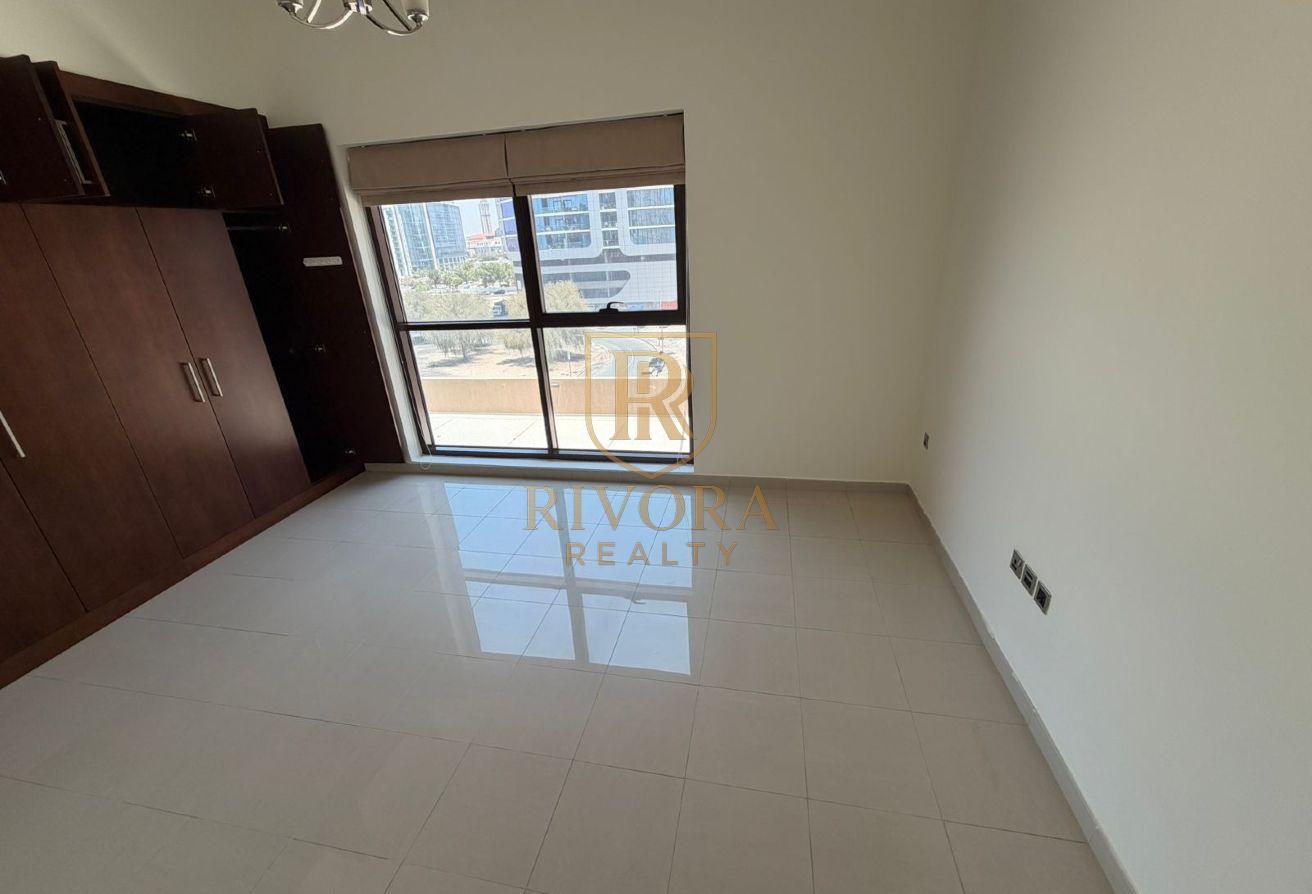 2BHK | SPACIOUS | HUGE BALCONY photo 10