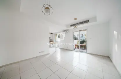 Villa - 2 Bedrooms - 3 Bathrooms for rent in Springs 15 - The Springs - Dubai